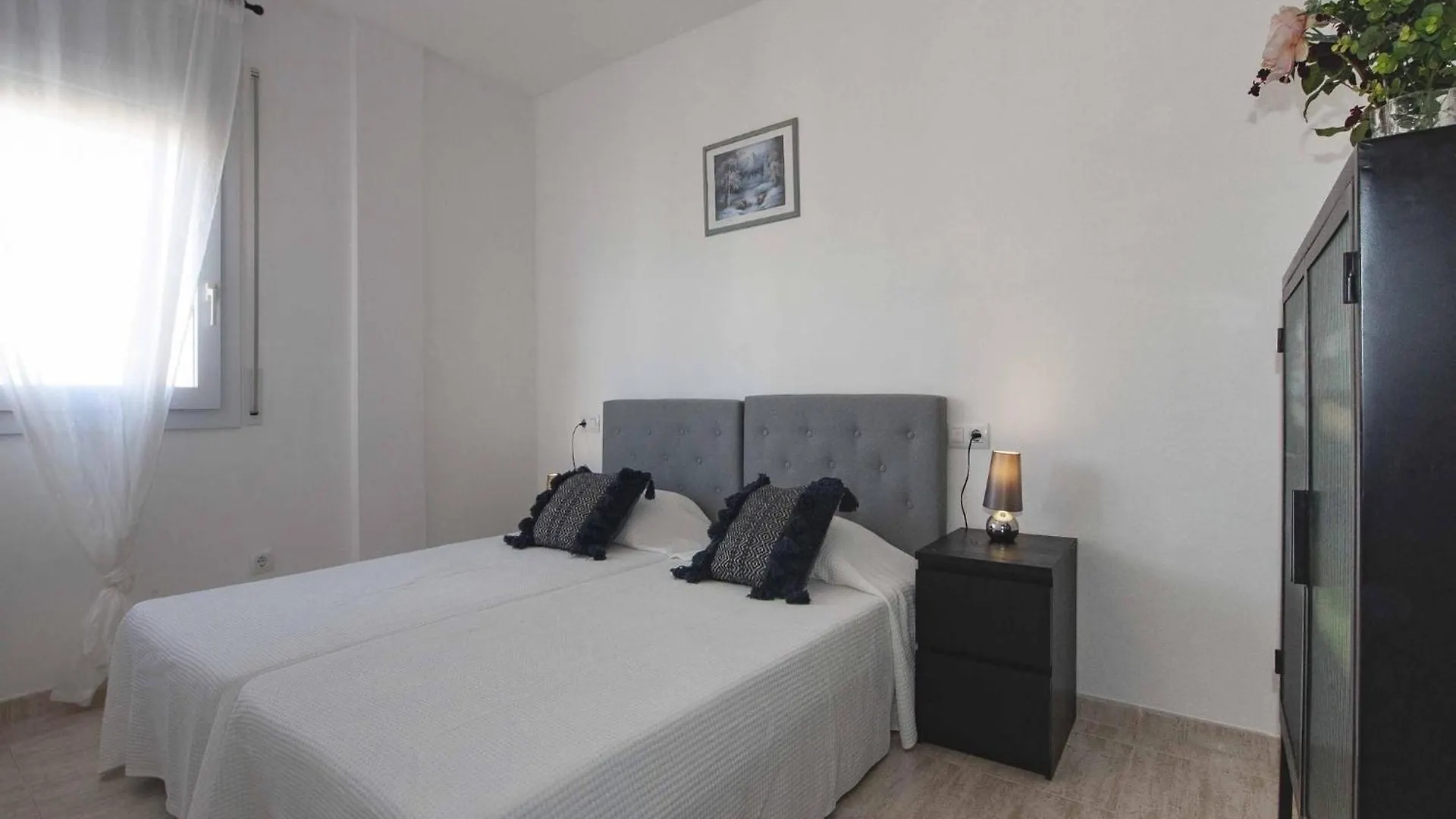 Apartment In Roses Near Sand Beach